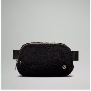 Lululemon Everywhere Belt Bag Fleece